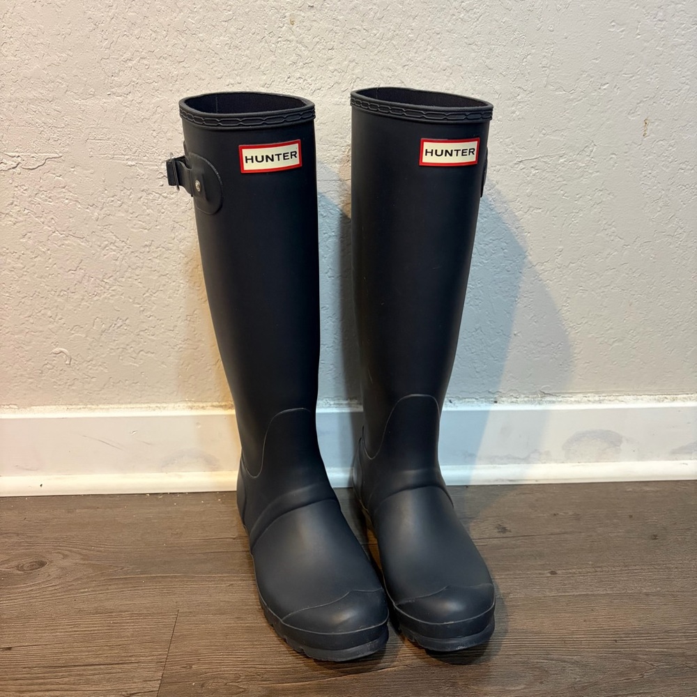 Hunter Rain Boots in Navy Matte Size 6